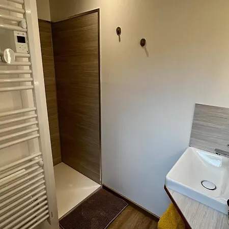 Quietude, 17 Lits & Jacuzzi シャレー